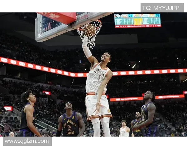 文班亚马新秀赛季表现抢眼场均20分10篮板3盖帽引领联盟新星潮流