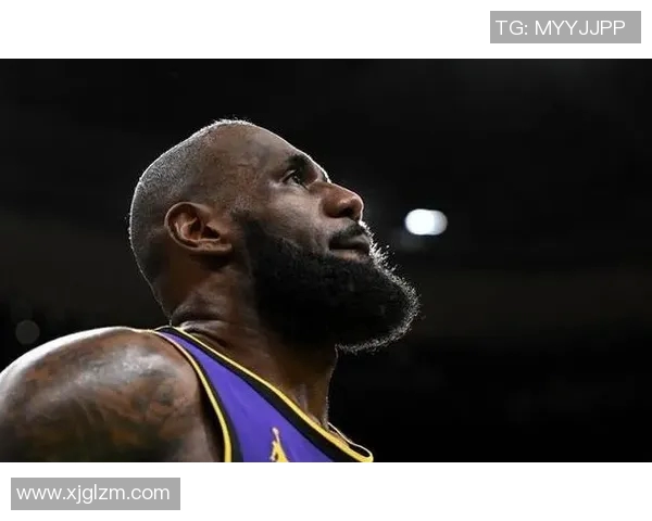 詹姆斯：从篮球场上的传奇到社会影响力的多重角色解析